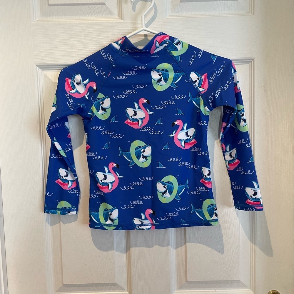 BNWOT KIDS RASHGUARD - Picture 3 of 3